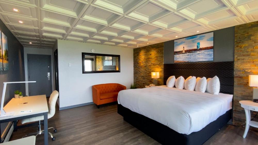 Standard King Room interior