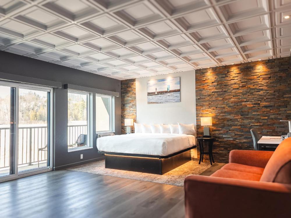 Terrace Bay Hotel - Lakefront