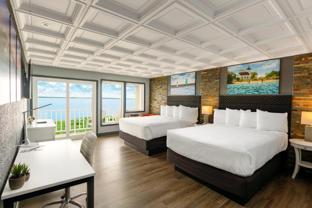 Lake View Two Queens interior